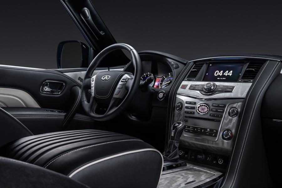 Интерьер Infiniti QX80 5.6 Limited 2018 года  (NA) (фото 5 из 45)